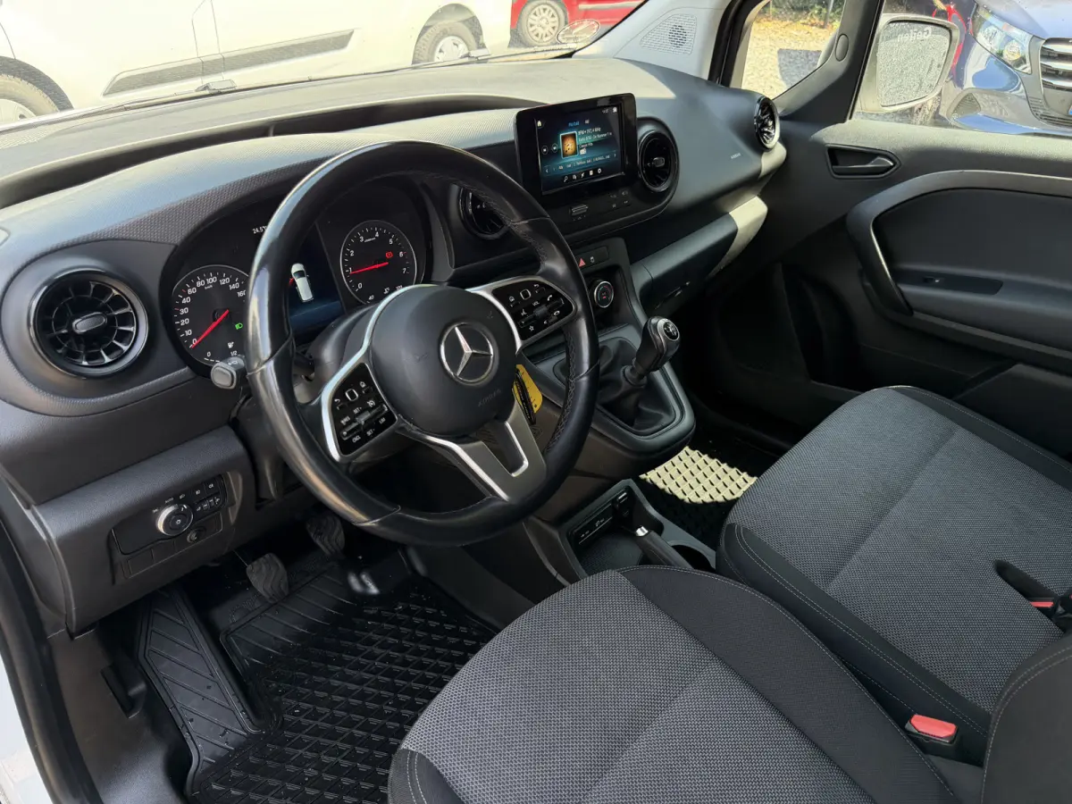 110 L1 Pro Benzine Verkocht MBUX - Trekhaak - Airco -Stoelverwarming - Cruise - Carplay - DAB