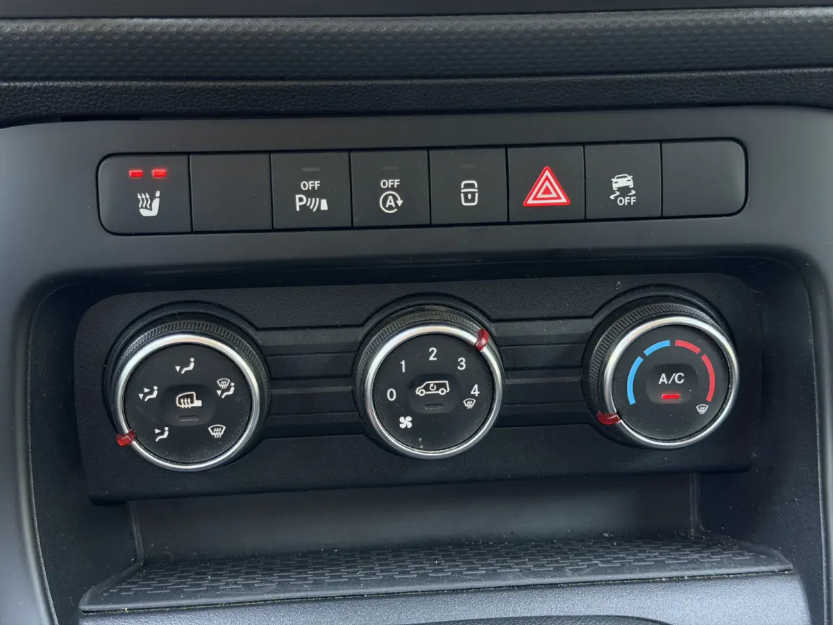 110 L1 Pro Benzine Verkocht MBUX - Trekhaak - Airco -Stoelverwarming - Cruise - Carplay - DAB