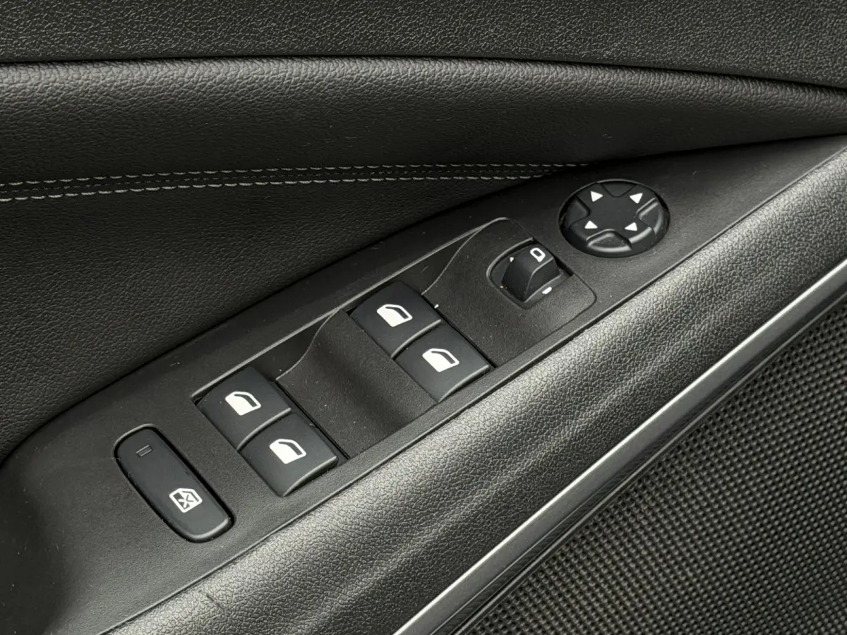 1.2 Turbo AGR-comfortstoel | Half Leder | Navi | Carplay | Camera | Chrome pakket
