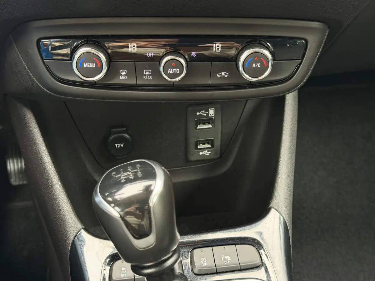 1.2 Turbo AGR-comfortstoel | Half Leder | Navi | Carplay | Camera | Chrome pakket