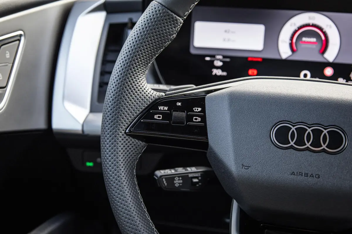 286pk S edition performance 82 kWh | Panoramadak | Trekhaak | Scherm Passagier | Augmented Reality Head-up