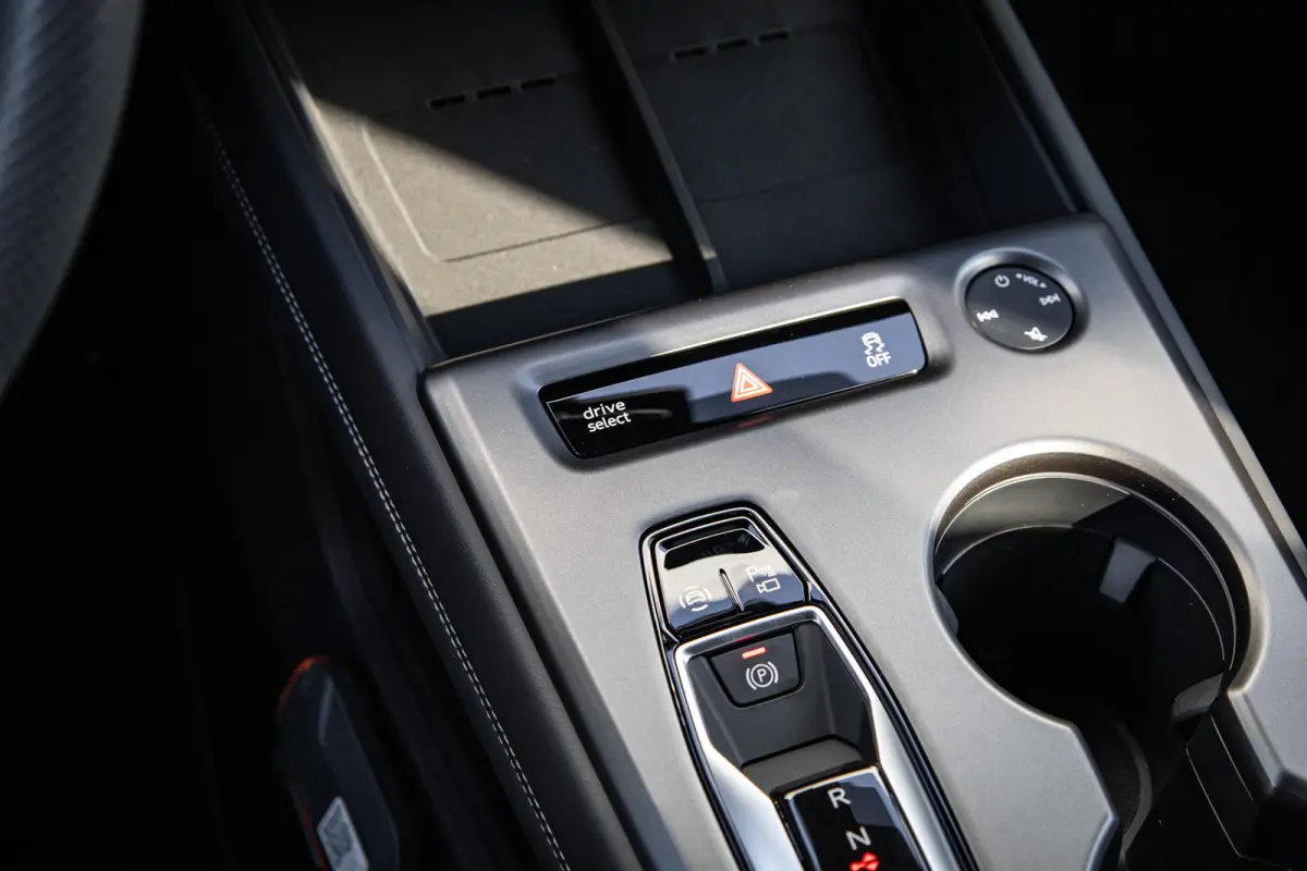 286pk S edition performance 82 kWh | Panoramadak | Trekhaak | Scherm Passagier | Augmented Reality Head-up