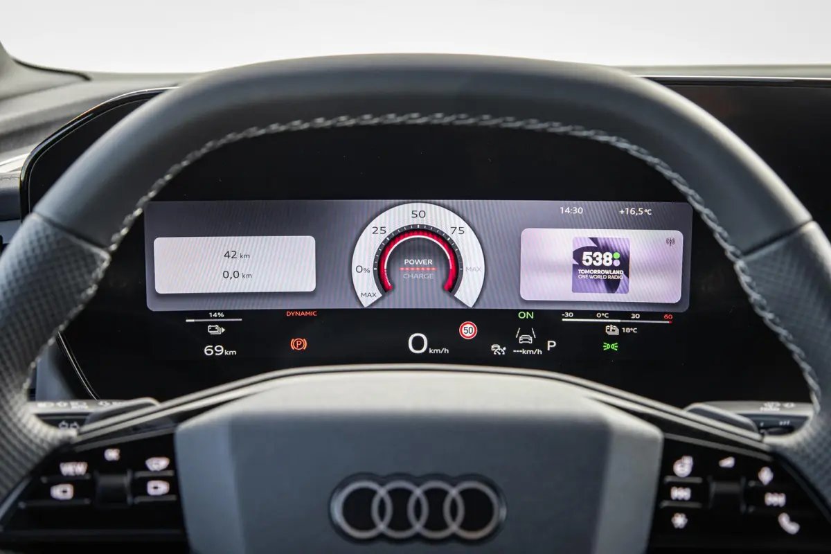 286pk S edition performance 82 kWh | Panoramadak | Trekhaak | Scherm Passagier | Augmented Reality Head-up