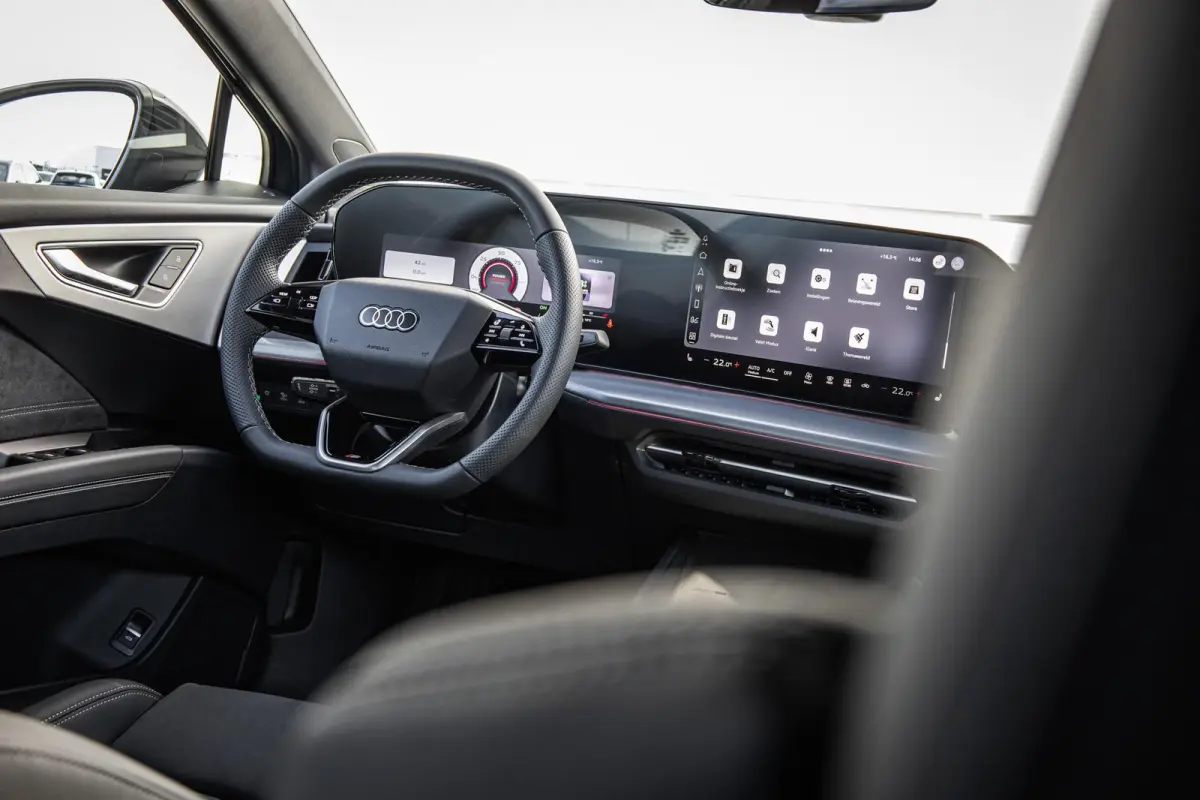 286pk S edition performance 82 kWh | Panoramadak | Trekhaak | Scherm Passagier | Augmented Reality Head-up