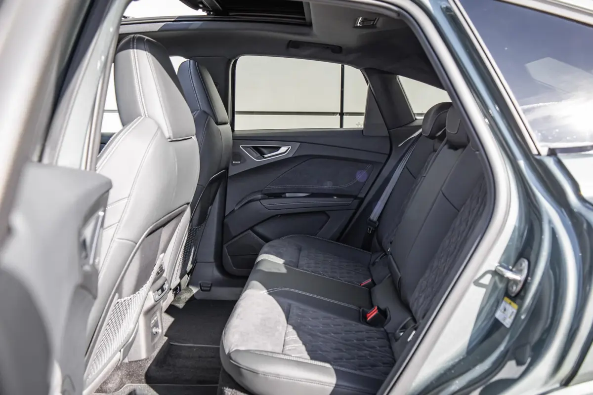 286pk S edition performance 82 kWh | Panoramadak | Trekhaak | Scherm Passagier | Augmented Reality Head-up