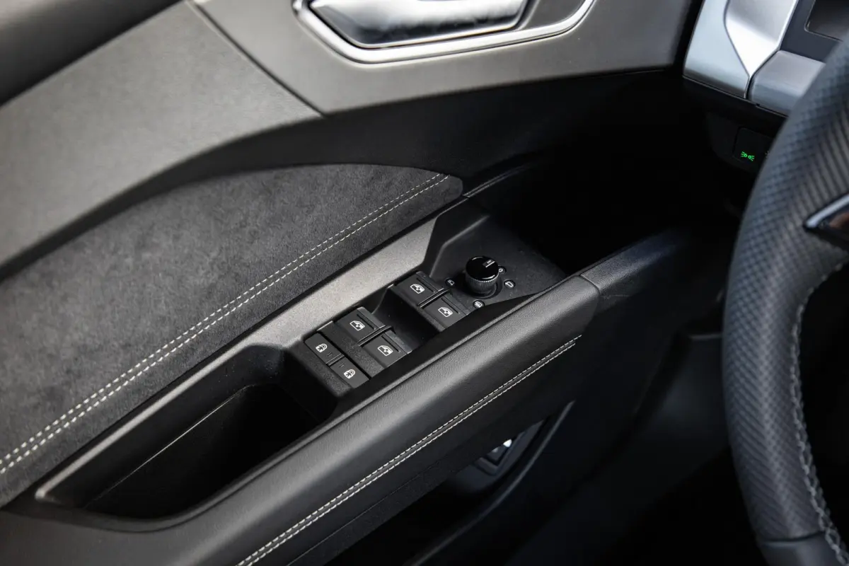 286pk S edition performance 82 kWh | Panoramadak | Trekhaak | Scherm Passagier | Augmented Reality Head-up