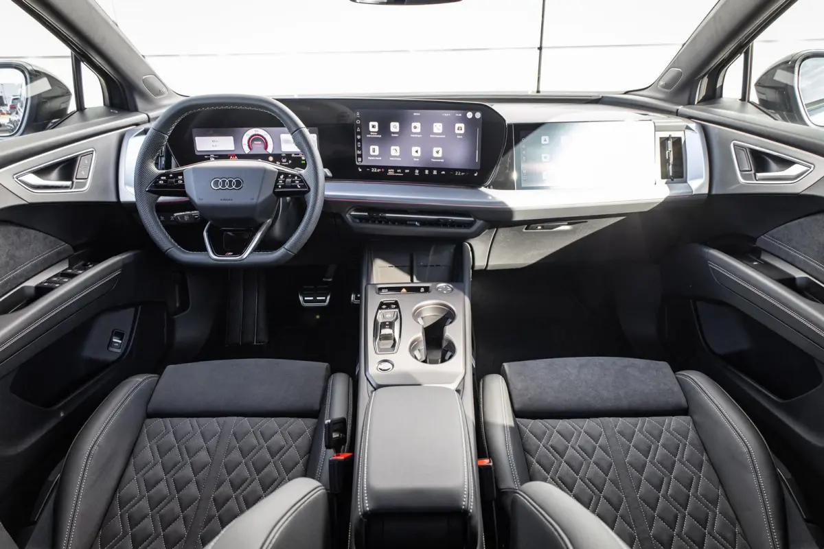 286pk S edition performance 82 kWh | Panoramadak | Trekhaak | Scherm Passagier | Augmented Reality Head-up
