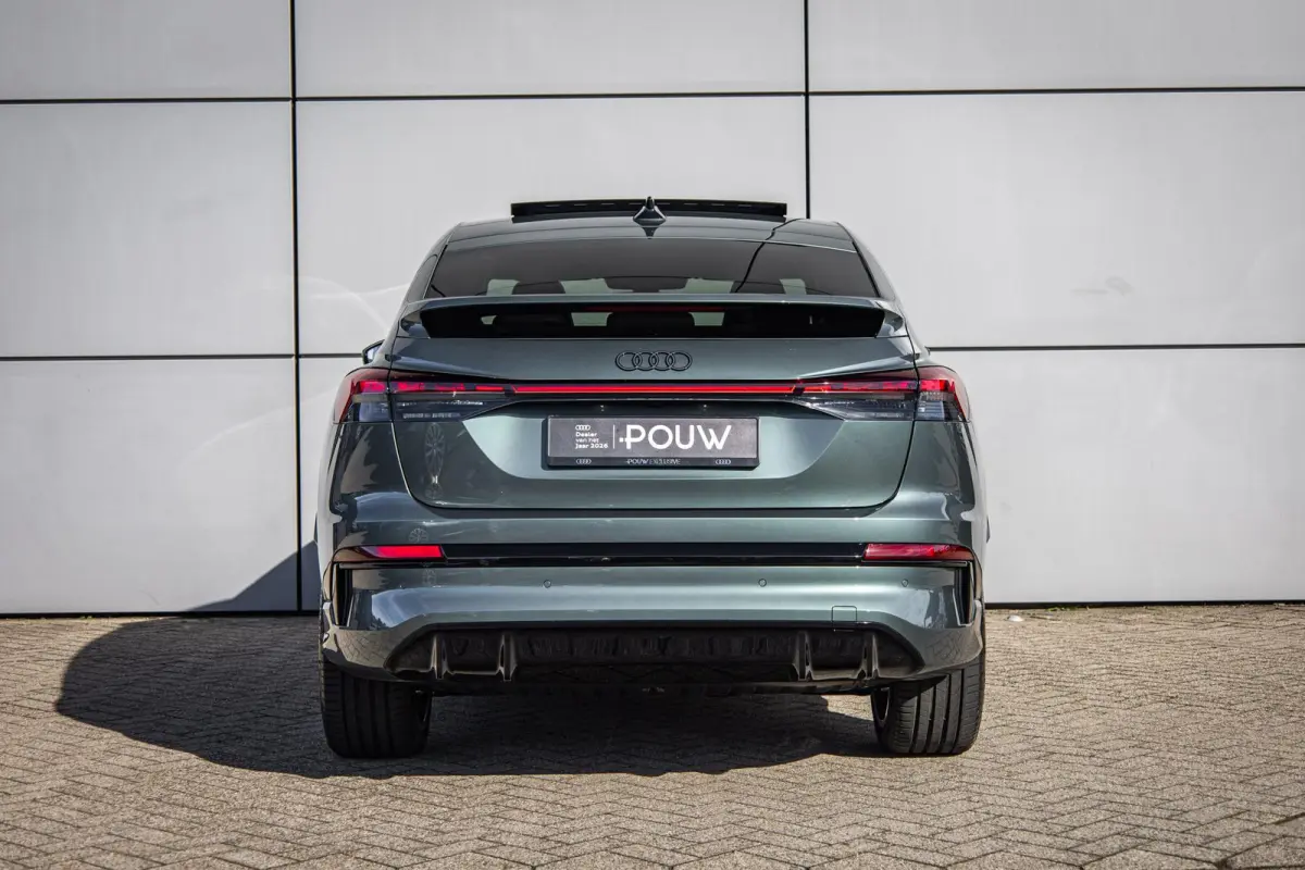 286pk S edition performance 82 kWh | Panoramadak | Trekhaak | Scherm Passagier | Augmented Reality Head-up