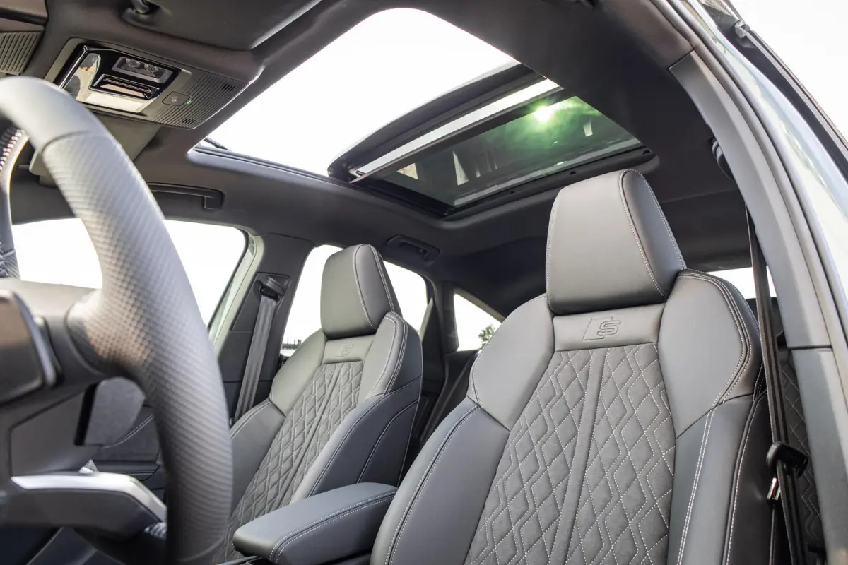 286pk S edition performance 82 kWh | Panoramadak | Trekhaak | Scherm Passagier | Augmented Reality Head-up