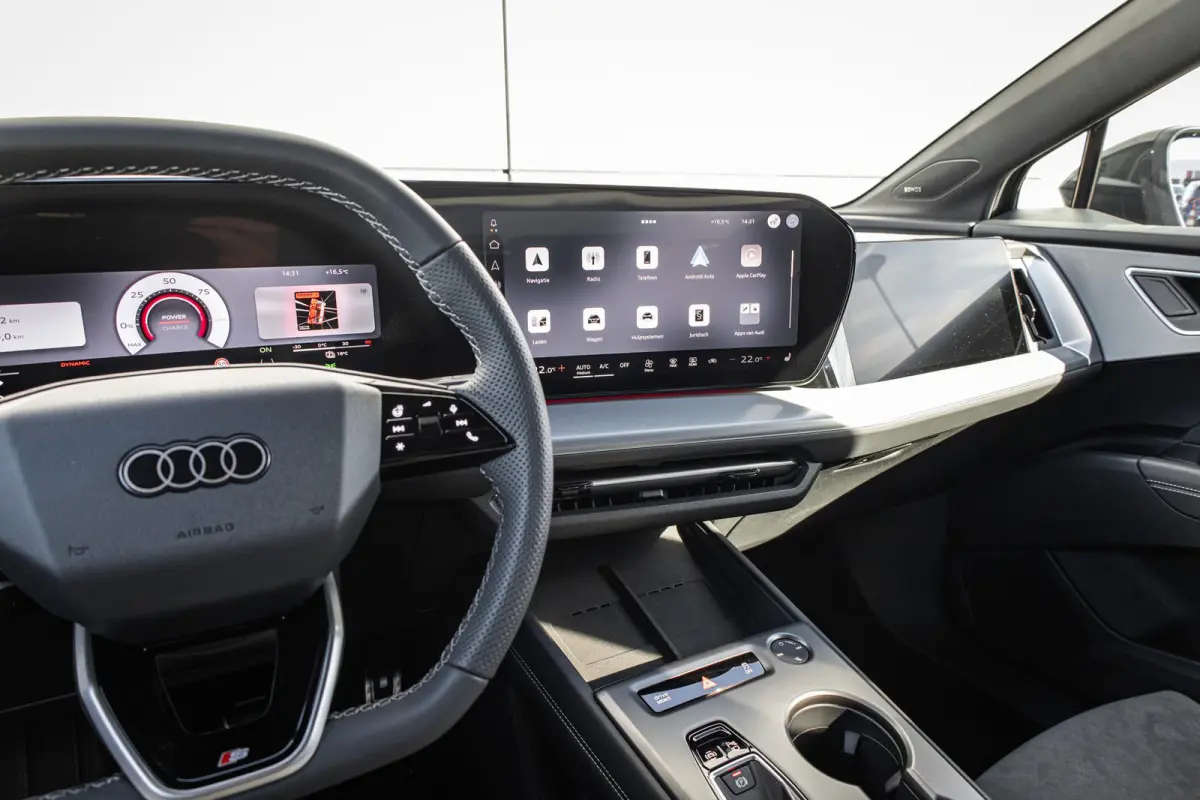 286pk S edition performance 82 kWh | Panoramadak | Trekhaak | Scherm Passagier | Augmented Reality Head-up
