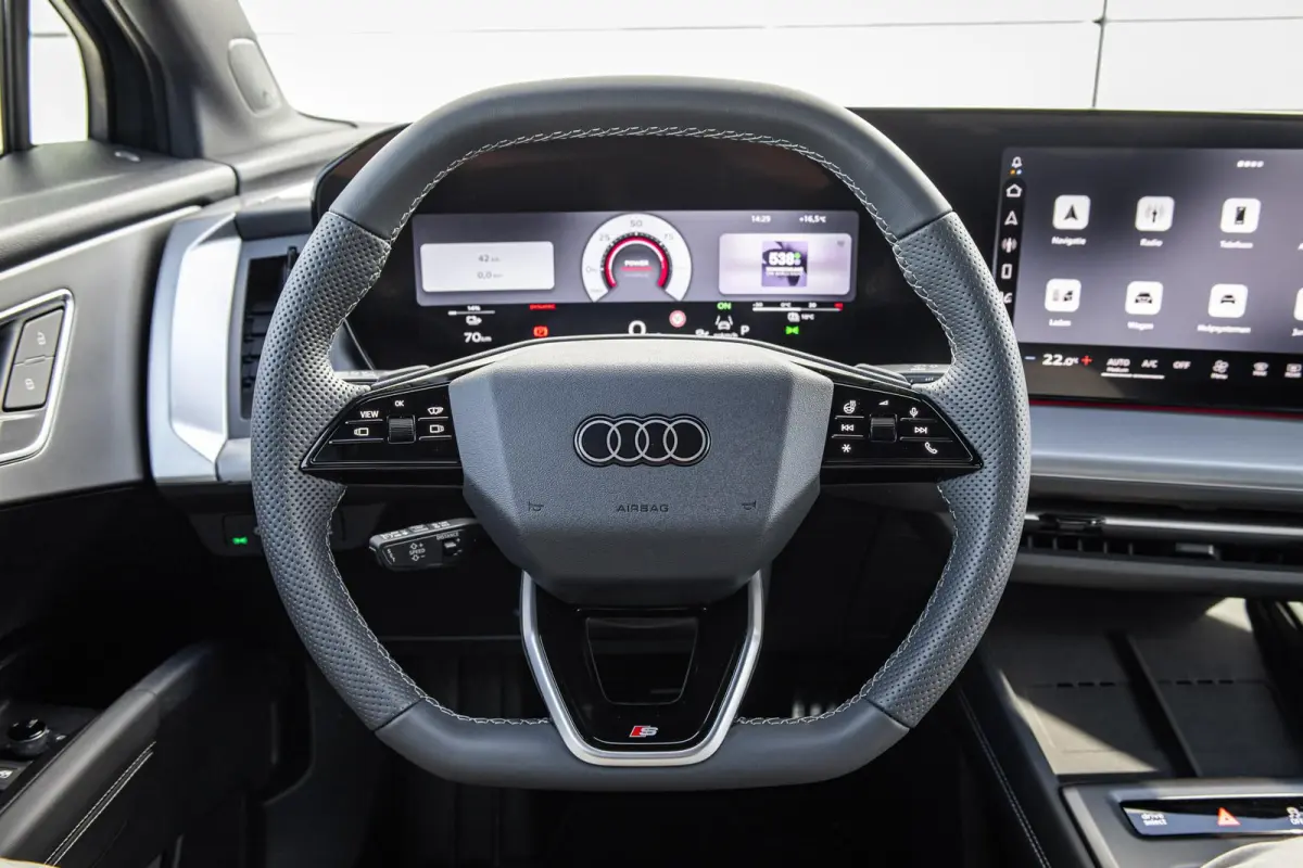 286pk S edition performance 82 kWh | Panoramadak | Trekhaak | Scherm Passagier | Augmented Reality Head-up