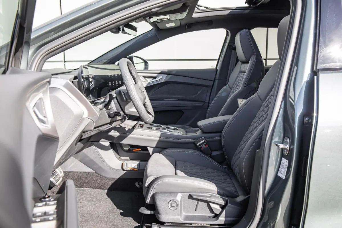 286pk S edition performance 82 kWh | Panoramadak | Trekhaak | Scherm Passagier | Augmented Reality Head-up