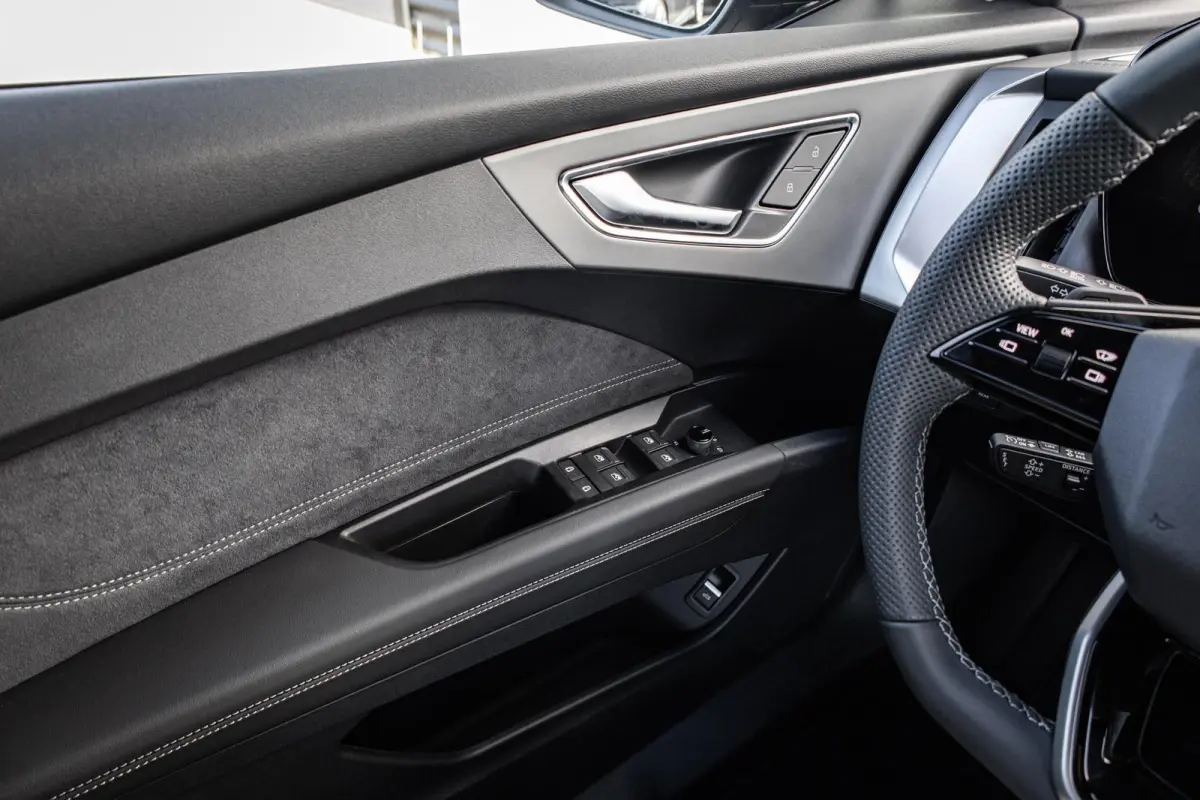 286pk S edition performance 82 kWh | Panoramadak | Trekhaak | Scherm Passagier | Augmented Reality Head-up