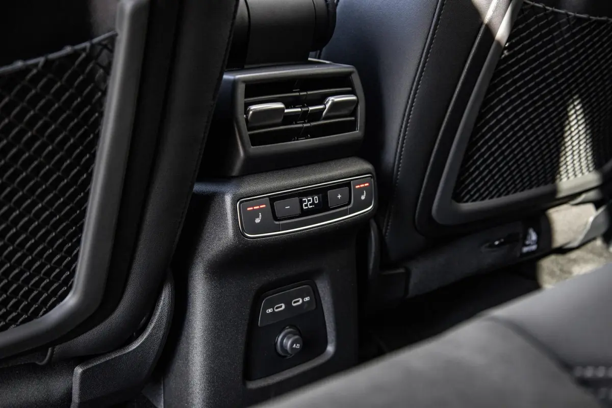 286pk S edition performance 82 kWh | Panoramadak | Trekhaak | Scherm Passagier | Augmented Reality Head-up