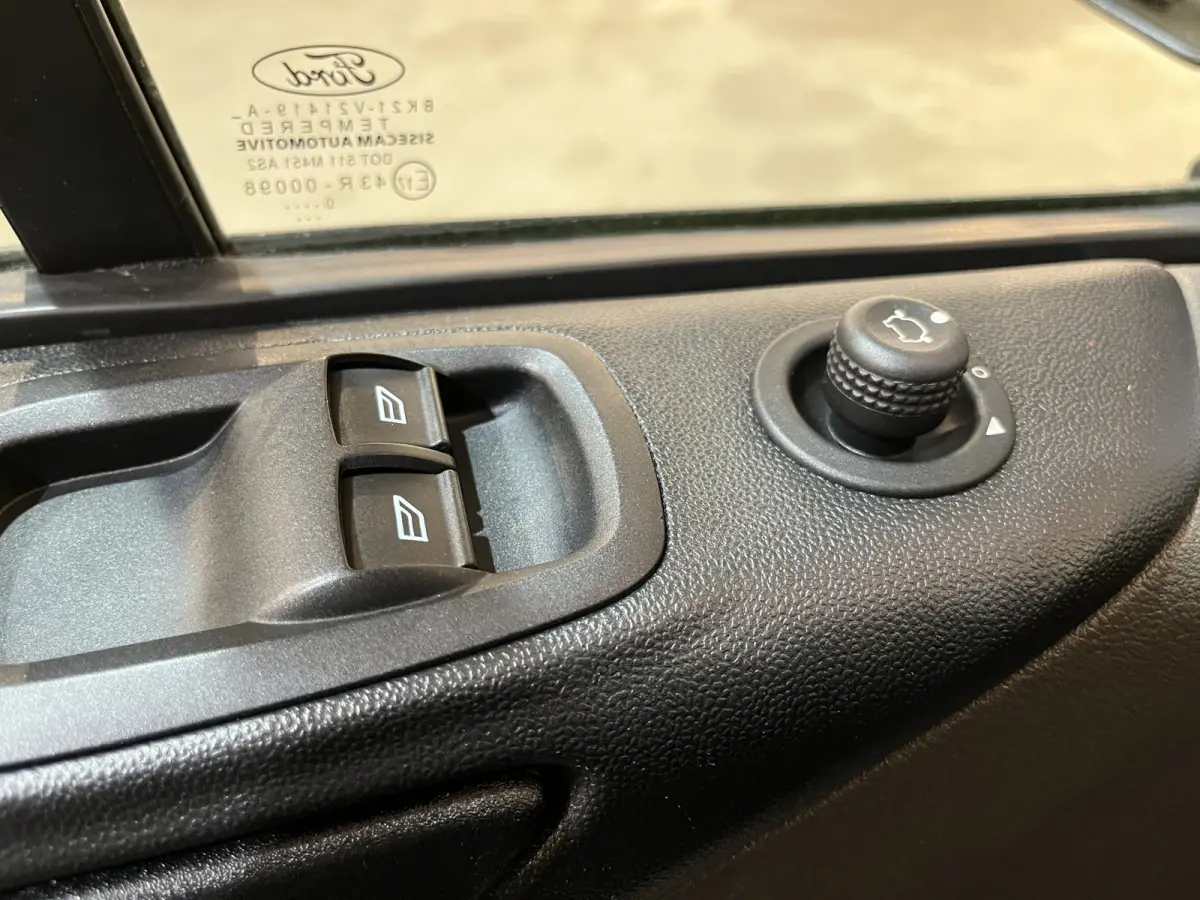 320 2.0 TDCI L1H1 Trend 130 PK / Euro 6 / Airco / Cruise Control / Trekhaak / PDC / Klep / 3-Zits / 58.200 KM !!