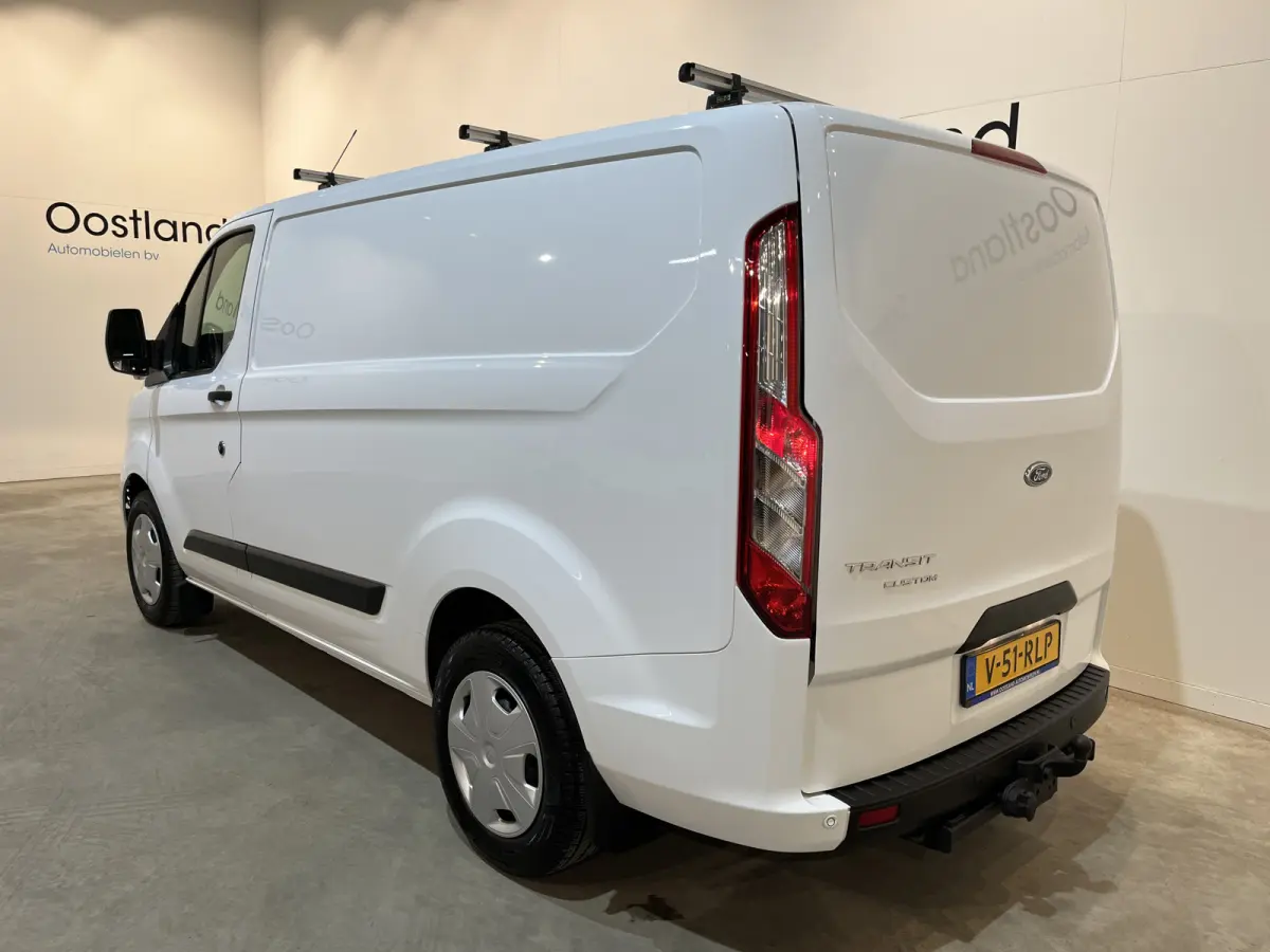 320 2.0 TDCI L1H1 Trend 130 PK / Euro 6 / Airco / Cruise Control / Trekhaak / PDC / Klep / 3-Zits / 58.200 KM !!
