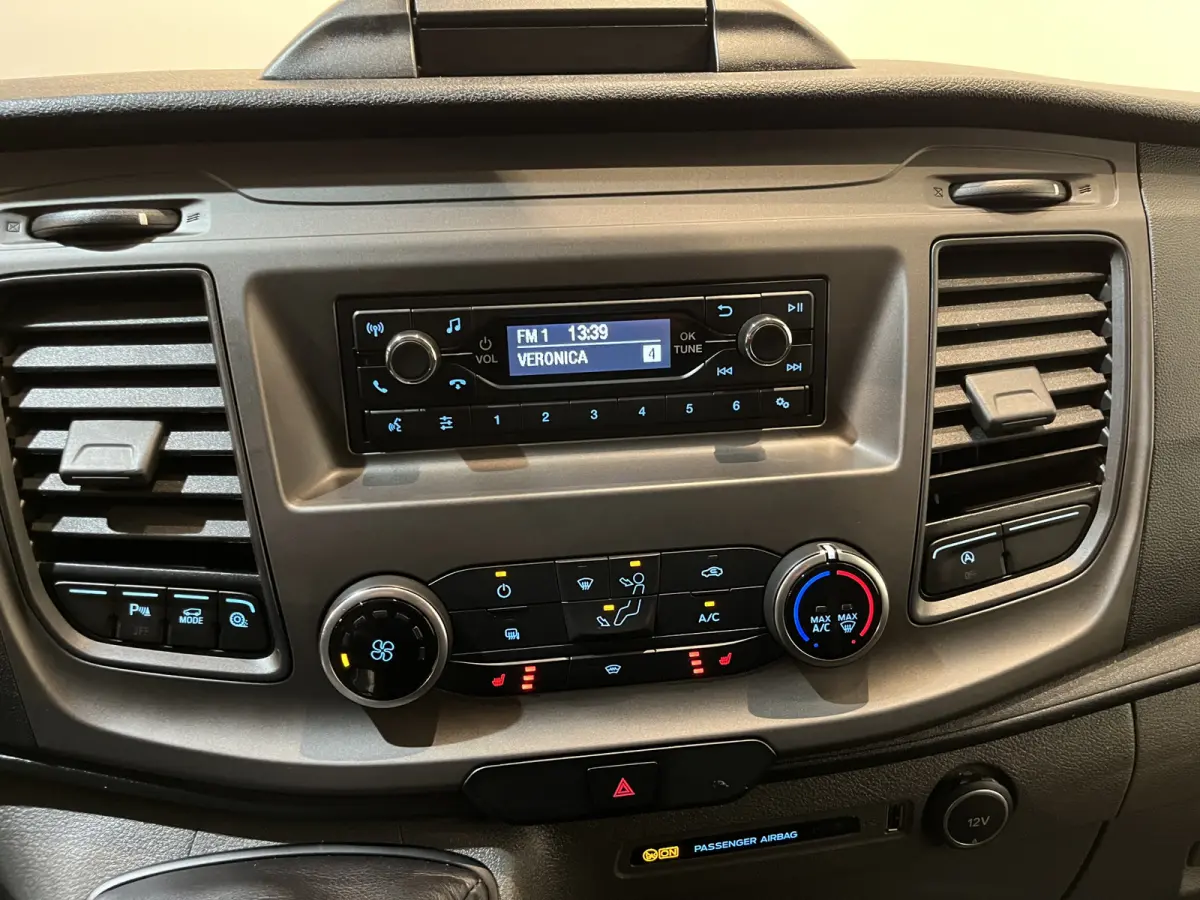 320 2.0 TDCI L1H1 Trend 130 PK / Euro 6 / Airco / Cruise Control / Trekhaak / PDC / Klep / 3-Zits / 58.200 KM !!