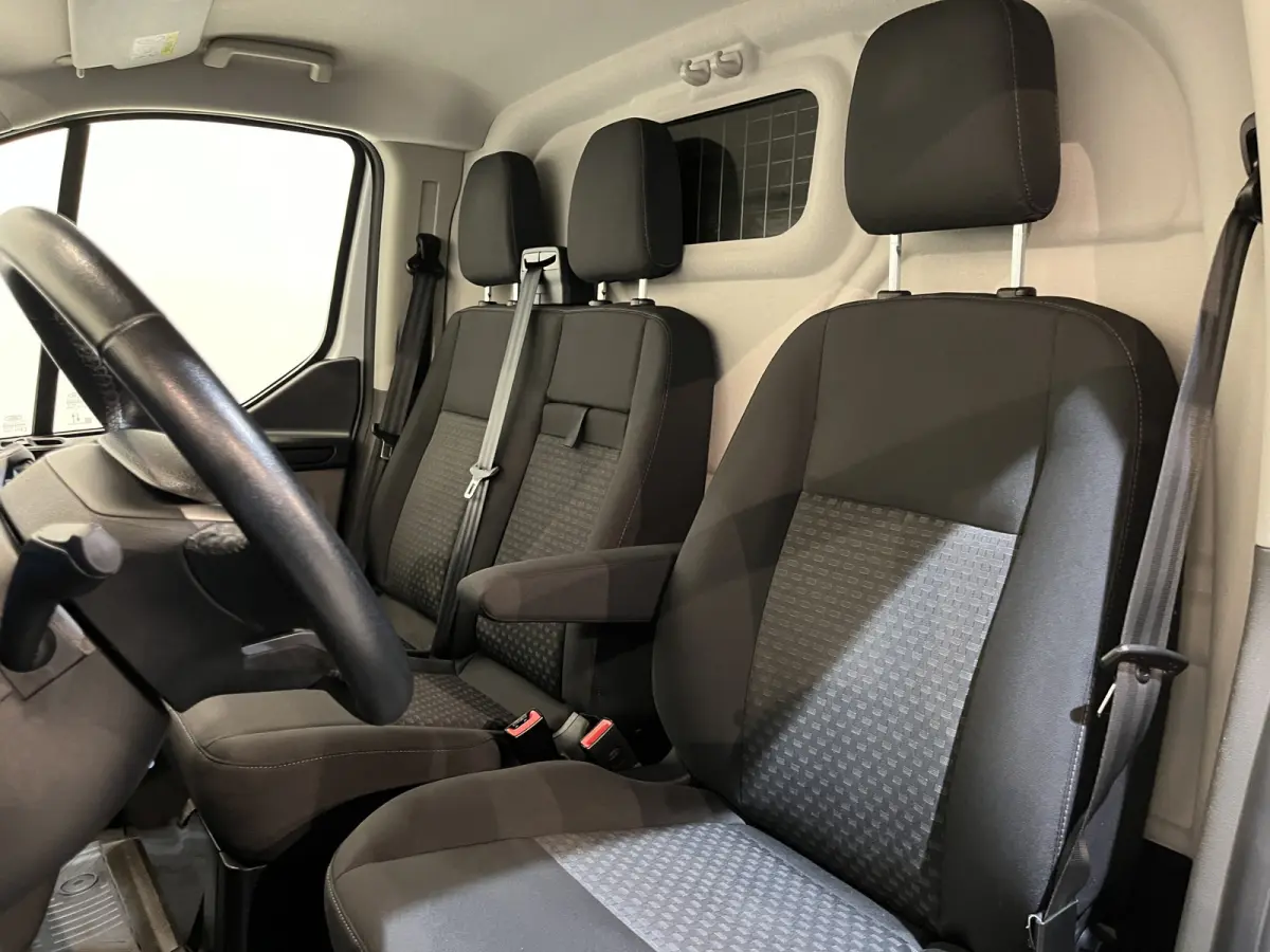 320 2.0 TDCI L1H1 Trend 130 PK / Euro 6 / Airco / Cruise Control / Trekhaak / PDC / Klep / 3-Zits / 58.200 KM !!
