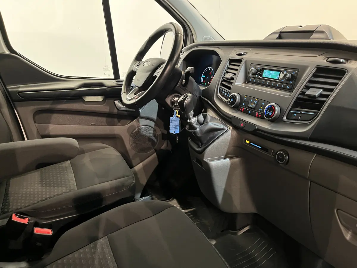 320 2.0 TDCI L1H1 Trend 130 PK / Euro 6 / Airco / Cruise Control / Trekhaak / PDC / Klep / 3-Zits / 58.200 KM !!