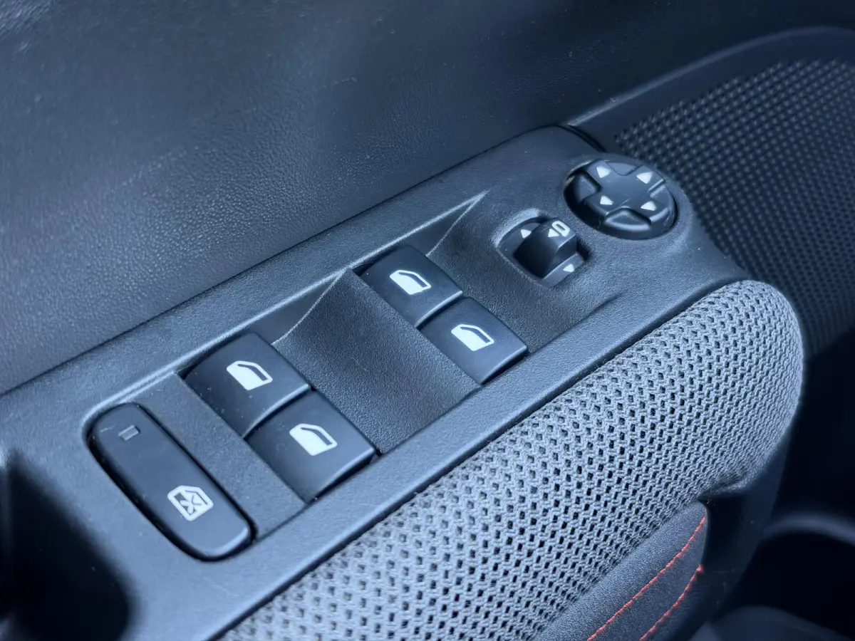 1.2 PureTech S&S Shine 1e Eigenaar|Navi|Carplay|Trekhaak|D-riem vv in 2025|Clima|Cruise|PDC|Goed Onderhouden|Nieuwe APK bij Aflevering
