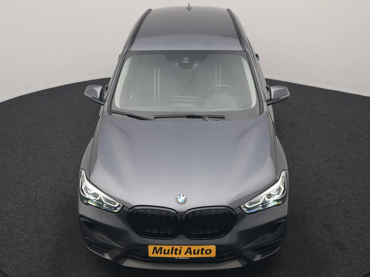 xDrive25e Advantage PHEV 221pk Dealer O.H | SOH 87,9% | Trekhaak Afn. | Adaptive Cruise | Head Up | Camera | Sportstoelen Memory & Verwarmd | Stuur Verwarmd | Sfeerverlichting | Navigatie | 