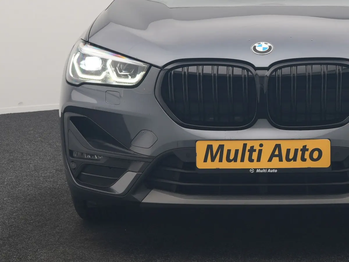 xDrive25e Advantage PHEV 221pk Dealer O.H | SOH 87,9% | Trekhaak Afn. | Adaptive Cruise | Head Up | Camera | Sportstoelen Memory & Verwarmd | Stuur Verwarmd | Sfeerverlichting | Navigatie | 