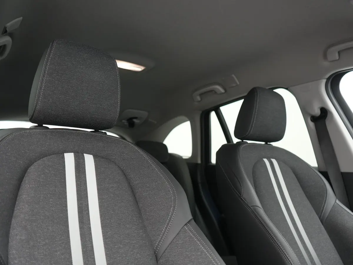 xDrive25e Advantage PHEV 221pk Dealer O.H | SOH 87,9% | Trekhaak Afn. | Adaptive Cruise | Head Up | Camera | Sportstoelen Memory & Verwarmd | Stuur Verwarmd | Sfeerverlichting | Navigatie | 