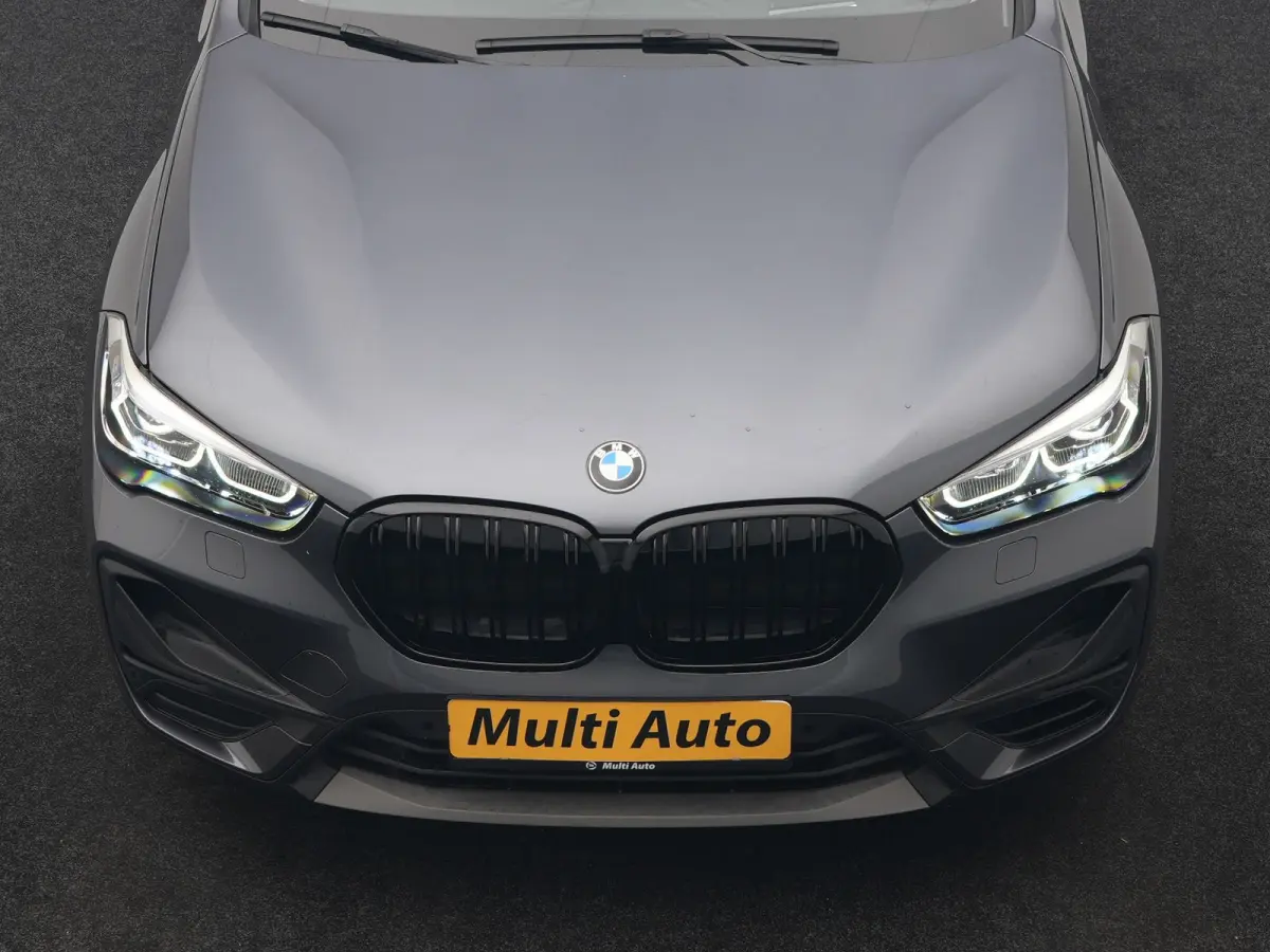 xDrive25e Advantage PHEV 221pk Dealer O.H | SOH 87,9% | Trekhaak Afn. | Adaptive Cruise | Head Up | Camera | Sportstoelen Memory & Verwarmd | Stuur Verwarmd | Sfeerverlichting | Navigatie | 