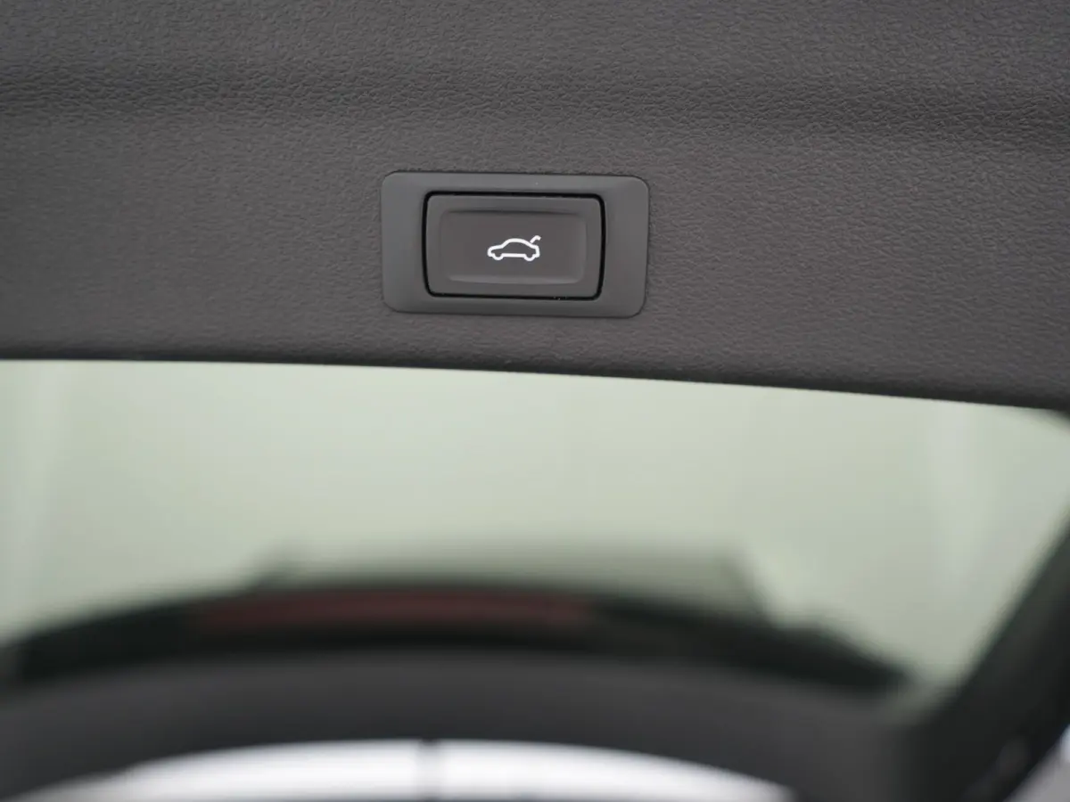 50 TFSI e Quattro S Line PHEV 300pk Dealer O.H | Trekhaak Af Fabriek | Adaptive Cruise | Camera | Matrix LED | Sportstoelen Verwarmd | Sfeerverlichting | Apple Carplay | DAB | Navigatie | Vi