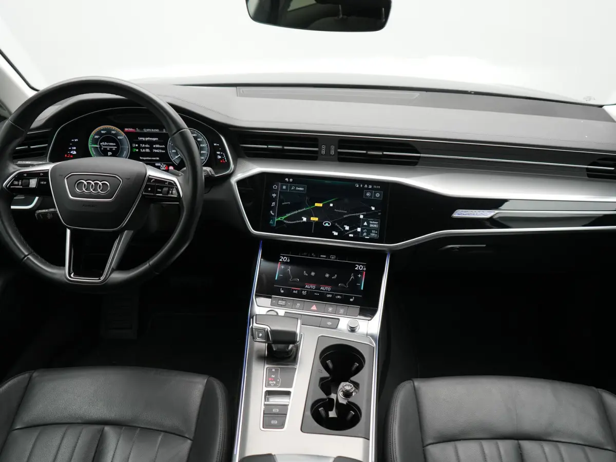 50 TFSI e Quattro S Line PHEV 300pk Dealer O.H | Trekhaak Af Fabriek | Adaptive Cruise | Camera | Matrix LED | Sportstoelen Verwarmd | Sfeerverlichting | Apple Carplay | DAB | Navigatie | Vi
