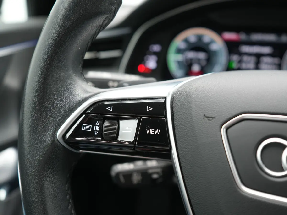 50 TFSI e Quattro S Line PHEV 300pk Dealer O.H | Trekhaak Af Fabriek | Adaptive Cruise | Camera | Matrix LED | Sportstoelen Verwarmd | Sfeerverlichting | Apple Carplay | DAB | Navigatie | Vi