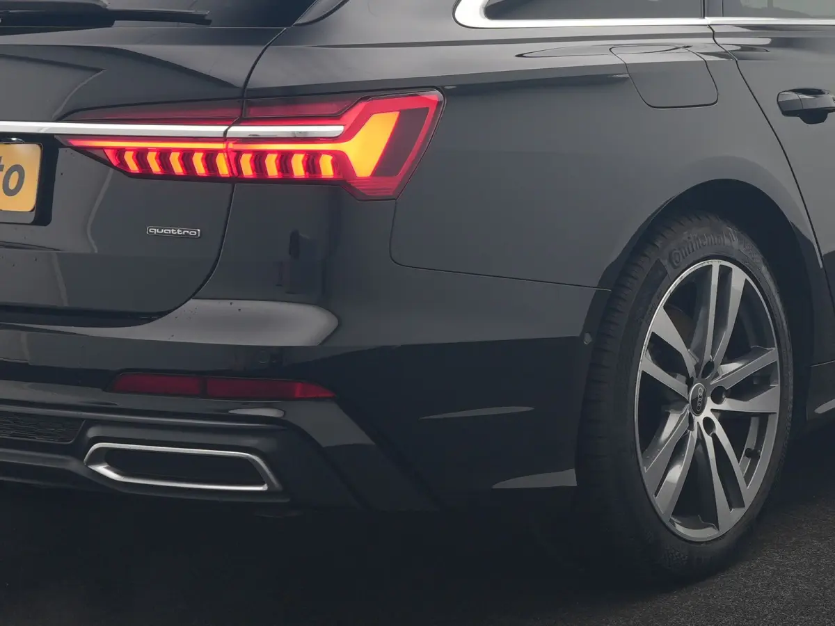 50 TFSI e Quattro S Line PHEV 300pk Dealer O.H | Trekhaak Af Fabriek | Adaptive Cruise | Camera | Matrix LED | Sportstoelen Verwarmd | Sfeerverlichting | Apple Carplay | DAB | Navigatie | Vi