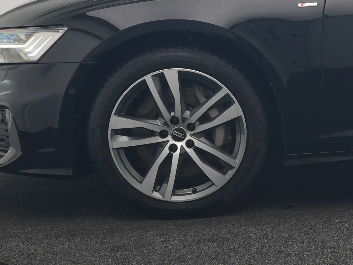 50 TFSI e Quattro S Line PHEV 300pk Dealer O.H | Trekhaak Af Fabriek | Adaptive Cruise | Camera | Matrix LED | Sportstoelen Verwarmd | Sfeerverlichting | Apple Carplay | DAB | Navigatie | Vi