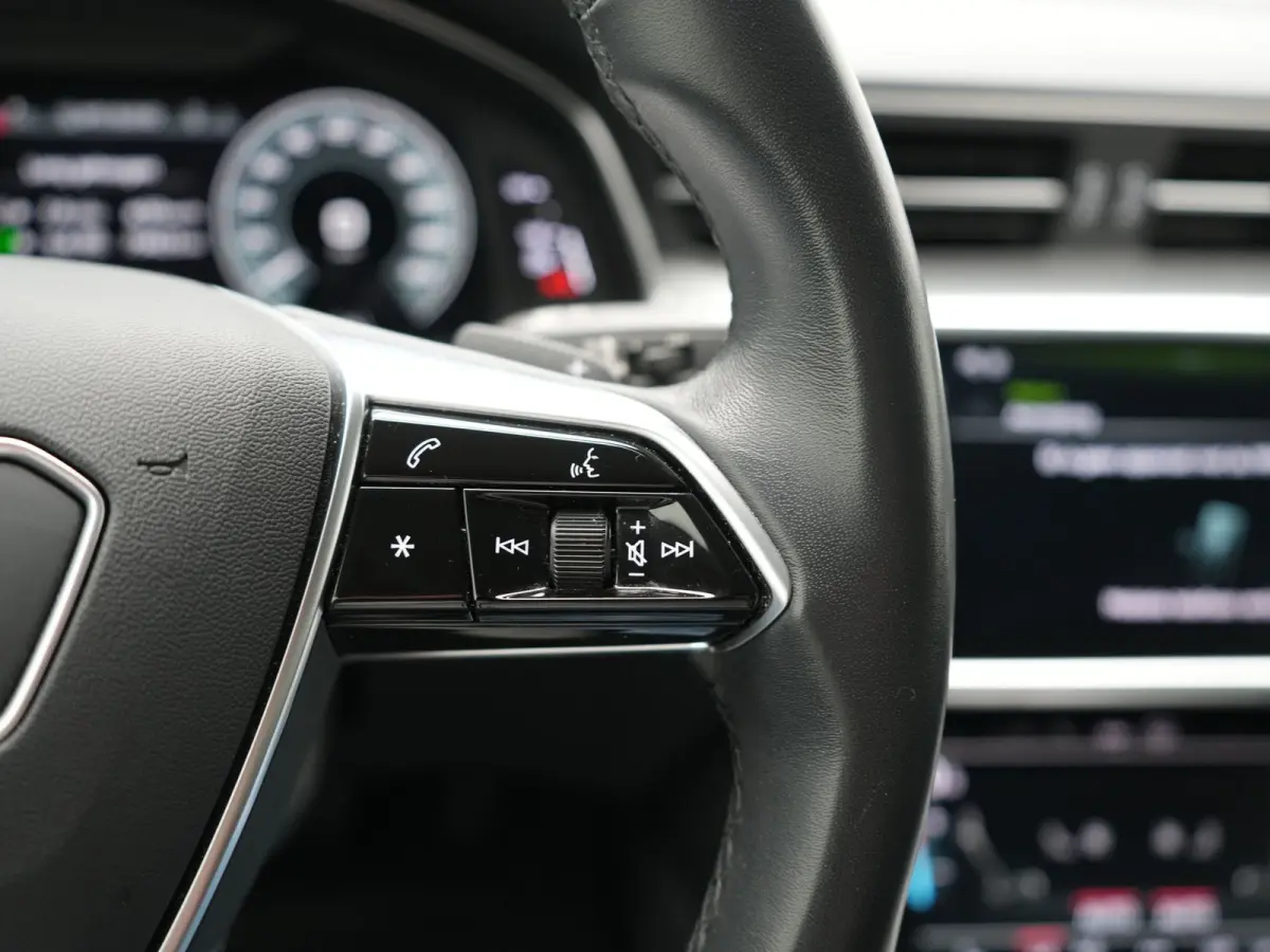 50 TFSI e Quattro S Line PHEV 300pk Dealer O.H | Trekhaak Af Fabriek | Adaptive Cruise | Camera | Matrix LED | Sportstoelen Verwarmd | Sfeerverlichting | Apple Carplay | DAB | Navigatie | Vi