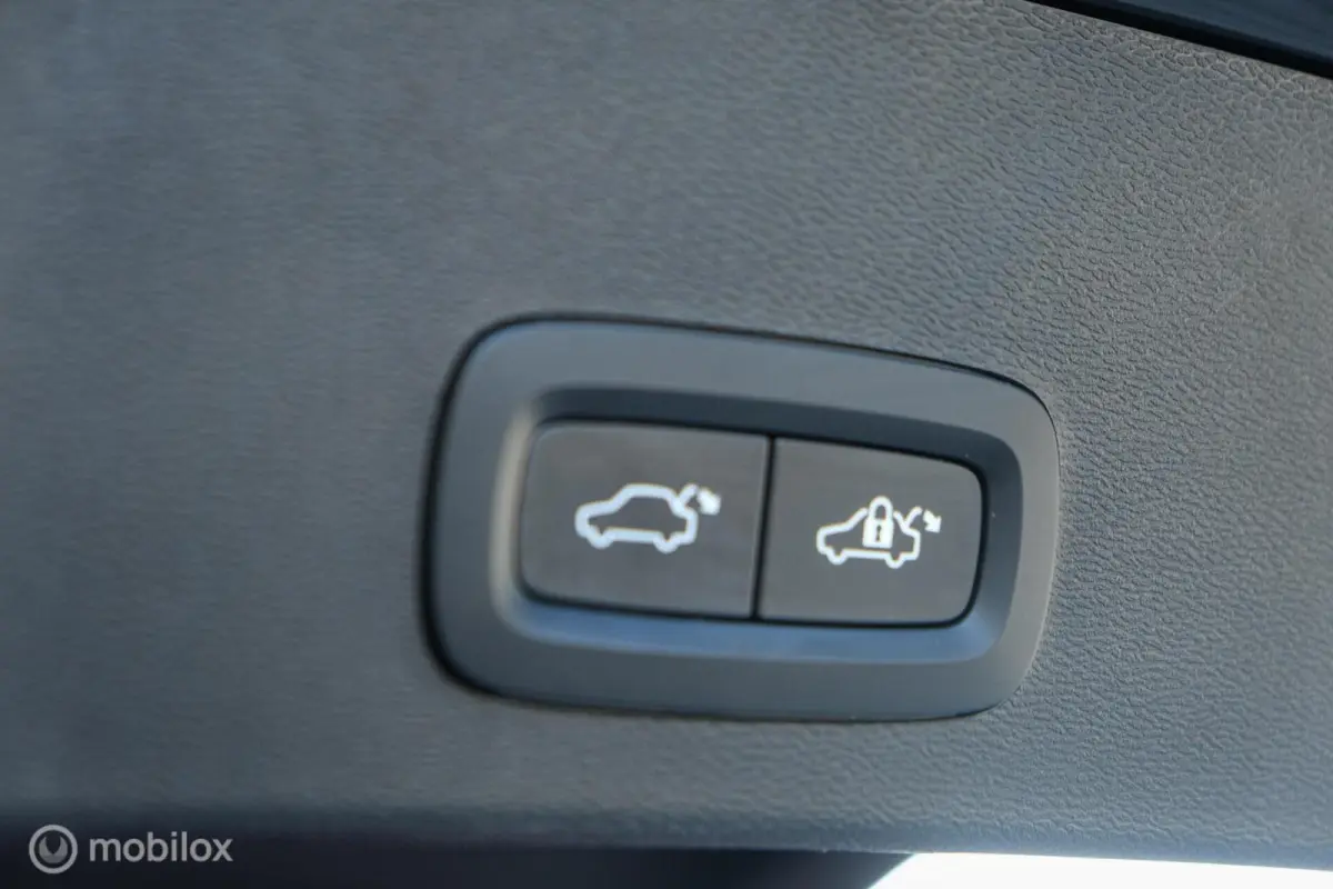1.5 T5 Plug-in hybrid Ultimate Bright | Pano | Harman Kardon | 360 Camera | Trekhaak | Stoel en stuurwielverw. | ACC | Pilot Assist | Facelift | 20 Inch | LED | Memory