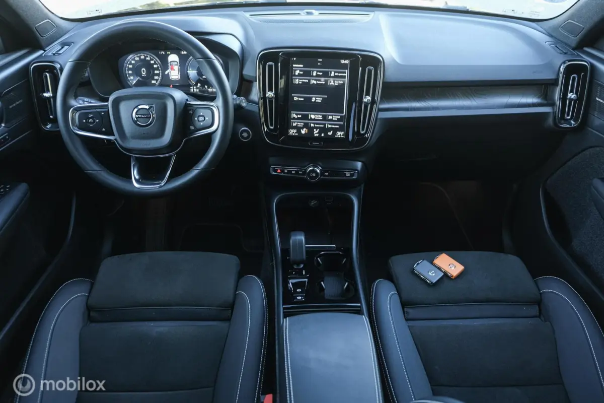 1.5 T5 Plug-in hybrid Ultimate Bright | Pano | Harman Kardon | 360 Camera | Trekhaak | Stoel en stuurwielverw. | ACC | Pilot Assist | Facelift | 20 Inch | LED | Memory