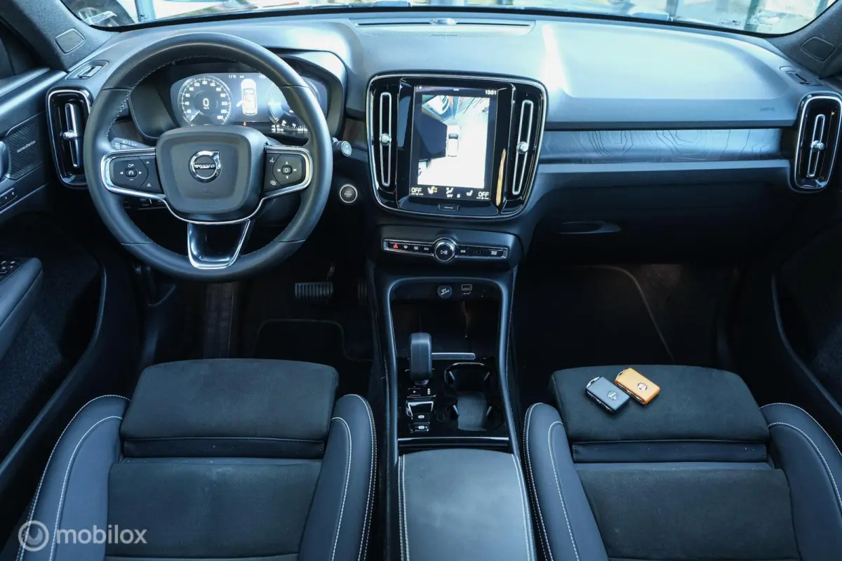 1.5 T5 Plug-in hybrid Ultimate Bright | Pano | Harman Kardon | 360 Camera | Trekhaak | Stoel en stuurwielverw. | ACC | Pilot Assist | Facelift | 20 Inch | LED | Memory