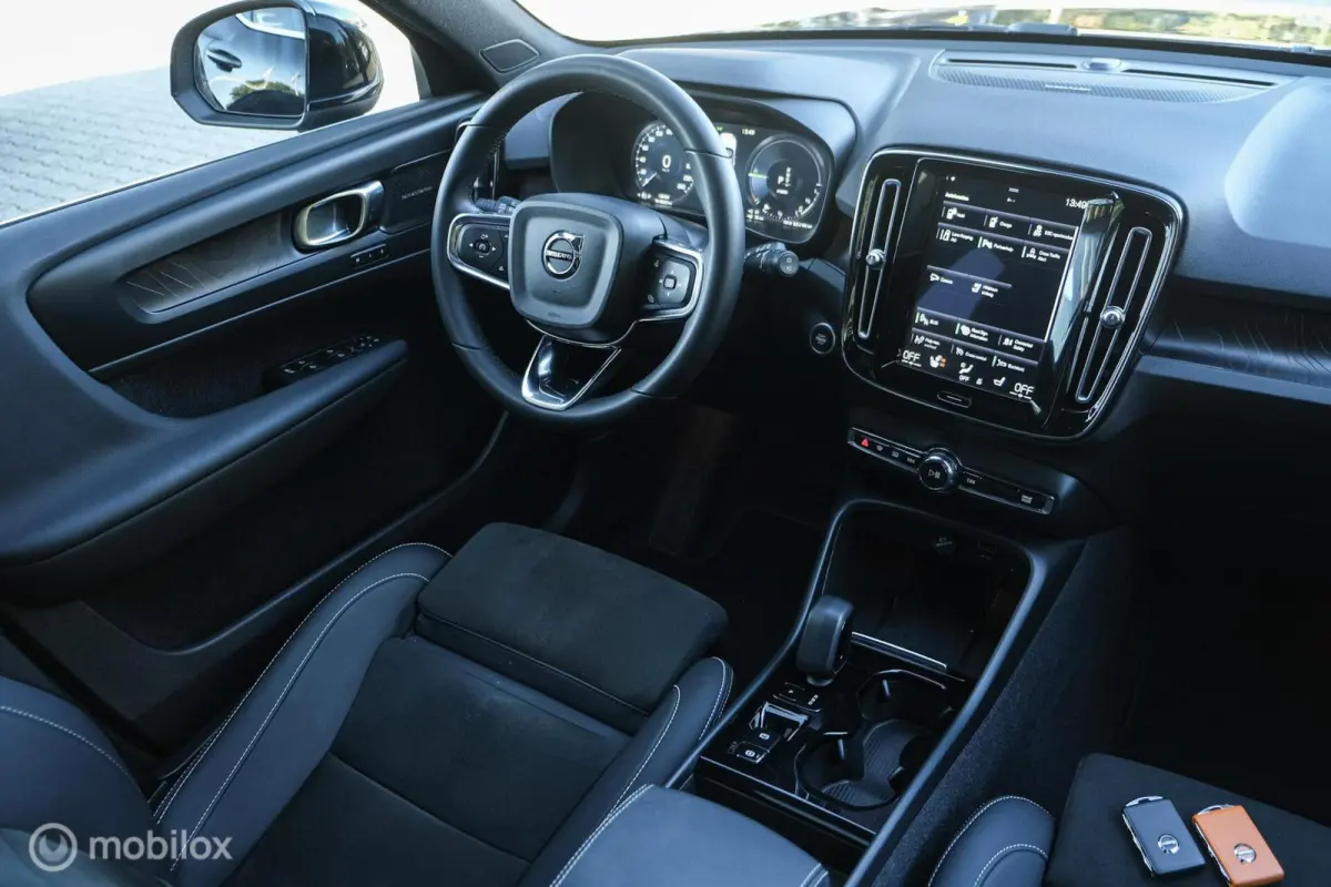 1.5 T5 Plug-in hybrid Ultimate Bright | Pano | Harman Kardon | 360 Camera | Trekhaak | Stoel en stuurwielverw. | ACC | Pilot Assist | Facelift | 20 Inch | LED | Memory
