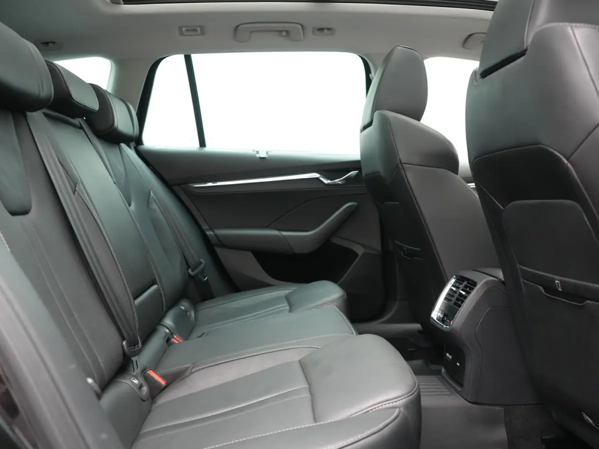 1.4 TSI iV PHEV Business Edition Plus PHEV 204pk Dealer O.H | Panodak | Adaptive Cruise | Head Up | Camera | Canton Audio | Sportstoelen Memory & Ventilatie | Stuur & Stoelen Verwarmd | Sfee