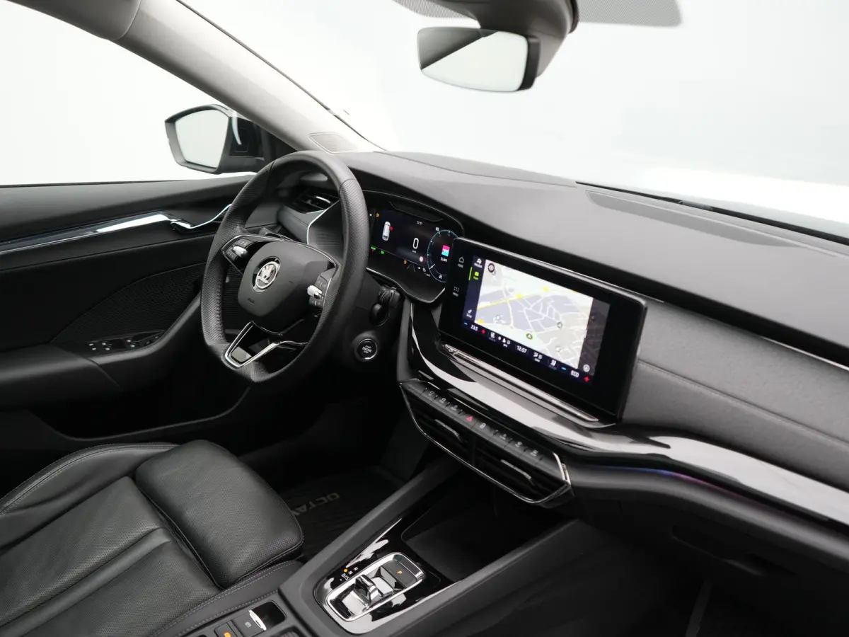 1.4 TSI iV PHEV Business Edition Plus PHEV 204pk Dealer O.H | Panodak | Adaptive Cruise | Head Up | Camera | Canton Audio | Sportstoelen Memory & Ventilatie | Stuur & Stoelen Verwarmd | Sfee