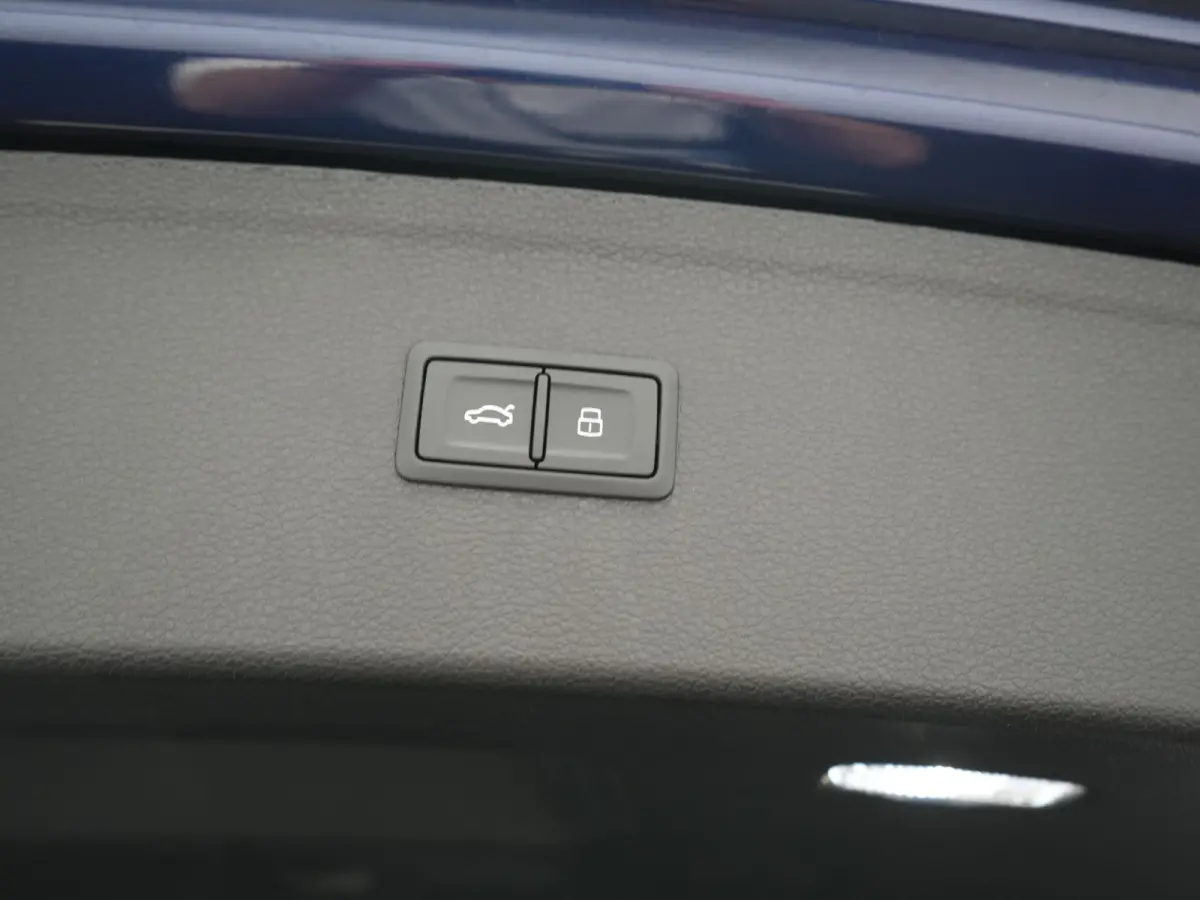 50 TFSI e 2x S Line PHEV 300pk Dealer O.H | SOH 92,6% | Sportstoelen Verwarmd | Bang & Olufsen | Keyless | Cruise Control | Virual | Navigatie | DAB | 19"L.M | Plug In Hybrid |