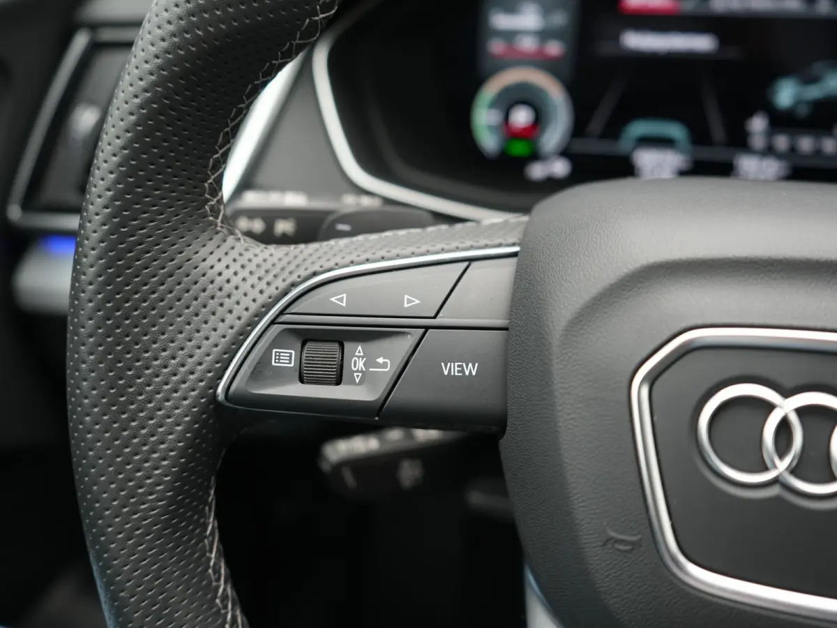 50 TFSI e 2x S Line PHEV 300pk Dealer O.H | SOH 92,6% | Sportstoelen Verwarmd | Bang & Olufsen | Keyless | Cruise Control | Virual | Navigatie | DAB | 19"L.M | Plug In Hybrid |
