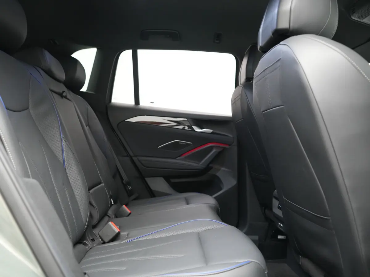 1.5 eHybrid R-Line Business PHEV 272pk Dealer O.H | Trekhaak Af Fabriek | 2.000 KG Trekgew. | Adaptive Cruise | Head Up |  360 Camera | IQ Light | Harman / Kardon | Sportstoelen Massage & Ve