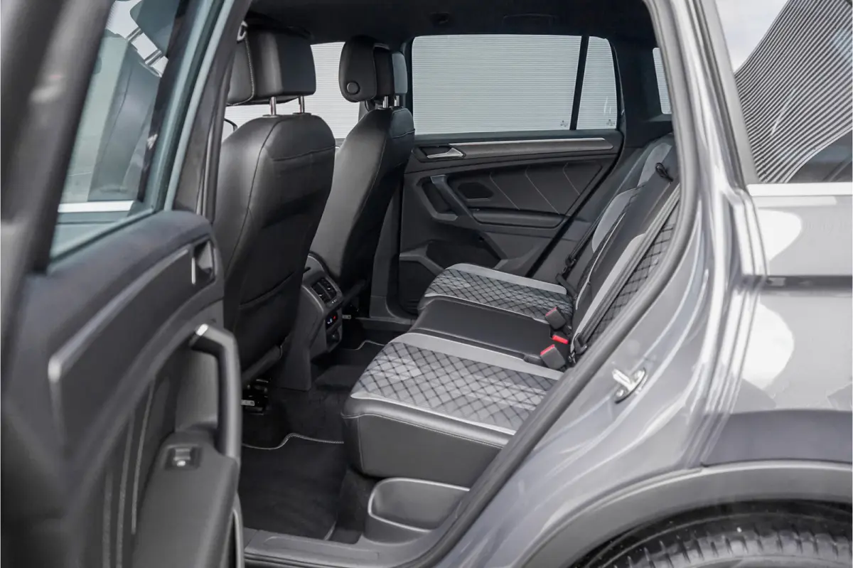 1.4 TSI eHybrid R-Line Business+ ACC Elek Trekhaak Stuur & Stoelverw