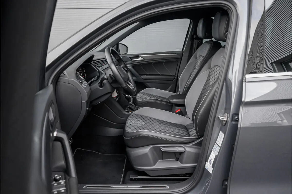 1.4 TSI eHybrid R-Line Business+ ACC Elek Trekhaak Stuur & Stoelverw