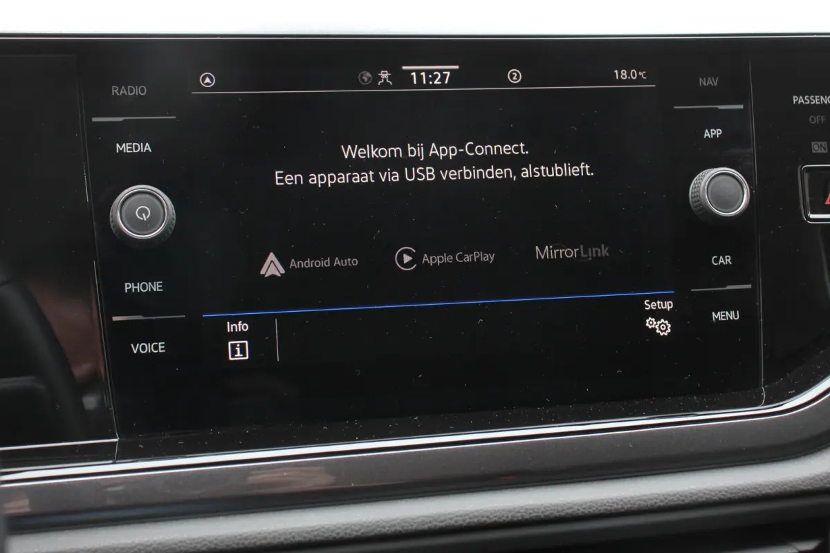 1.0 TSI 95pk DSG Style Navigatie Apple Carplay/Android Auto Parkeersensoren Park Assist Adaptieve Cruise Control Stoelverwarming Airco Digitale cockpit