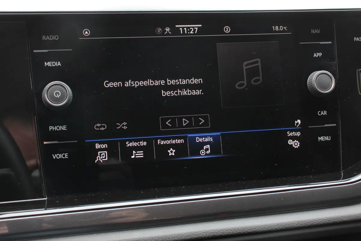 1.0 TSI 95pk DSG Style Navigatie Apple Carplay/Android Auto Parkeersensoren Park Assist Adaptieve Cruise Control Stoelverwarming Airco Digitale cockpit