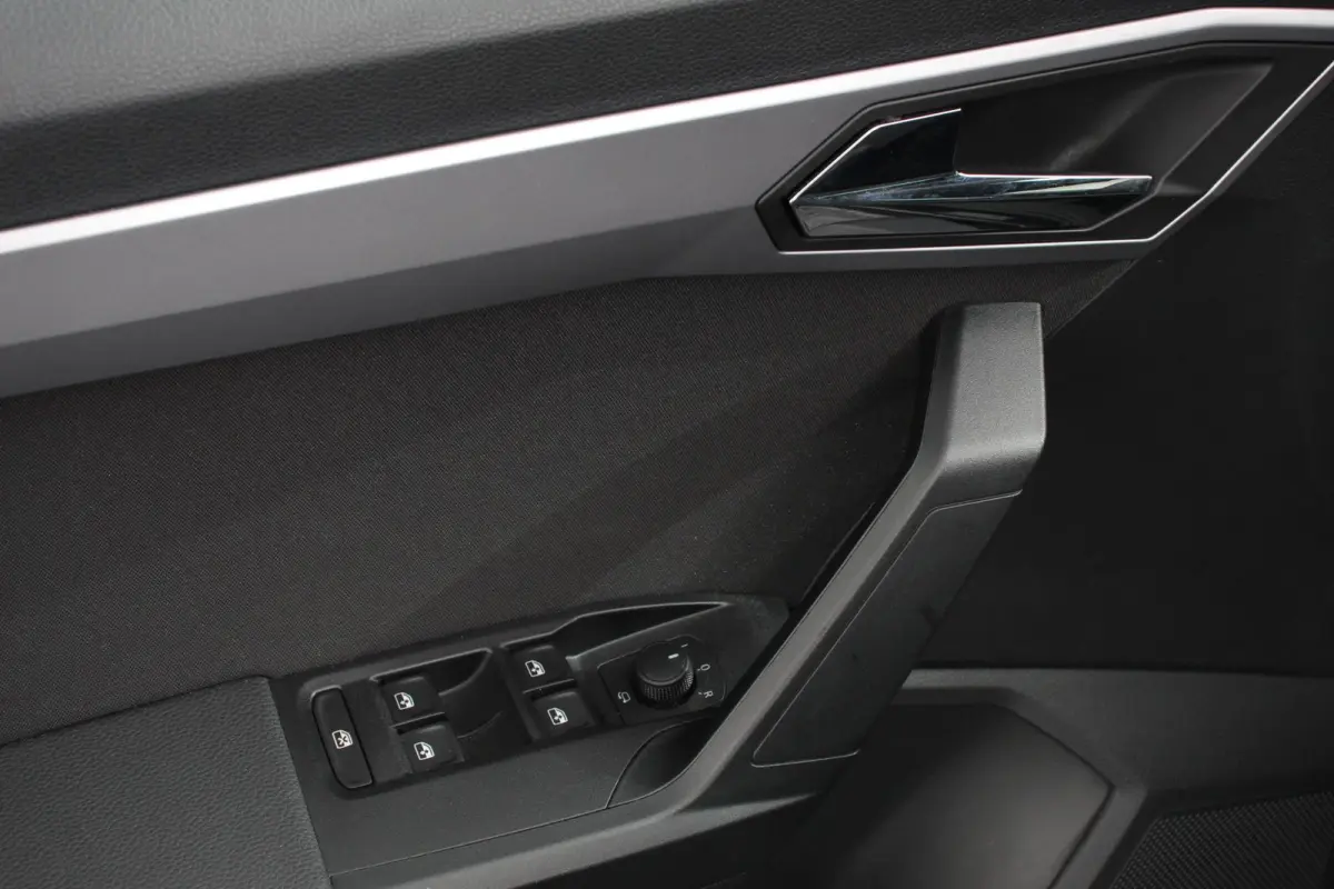 1.0 TSI DSG FR Cruise Control Front Assist Privacy Glass Stoelverwarming Apple Carplay/ Android Auto Led Lichtmetalen velgen
