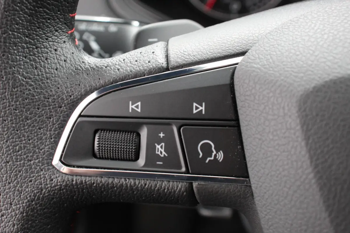 1.0 TSI DSG FR Cruise Control Front Assist Privacy Glass Stoelverwarming Apple Carplay/ Android Auto Led Lichtmetalen velgen