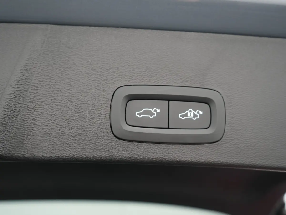 Ultimate 70 kWh 231pk Dealer O.H. | Panodak | Adaptive Cruise | 360 Camera | Harman / Kardon | Lederen Sportstoelen Memory & Verwarmd | Stuur Verwarmd | Google Assistent | Keyless | BLIS | N